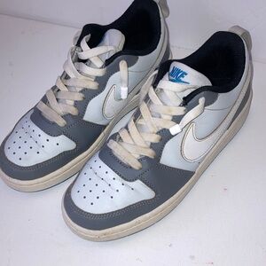 Nike court borough low Recraft kids size 4Y Gray and White leather Sneakers